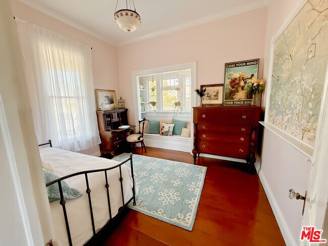 Building Photo - 370 Main St