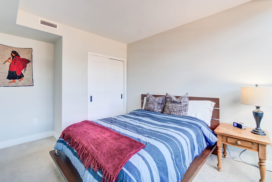 Building Photo - 1300 4th St SE