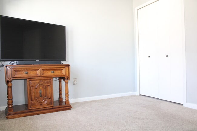 Building Photo - 607 Spring Meadow Rd