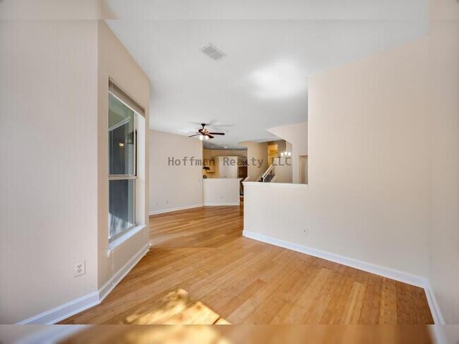 Building Photo - Condo on desirable Harbour Island