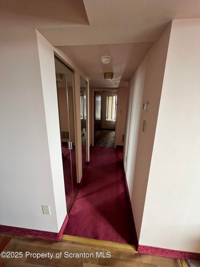 Building Photo - 220 Linden St