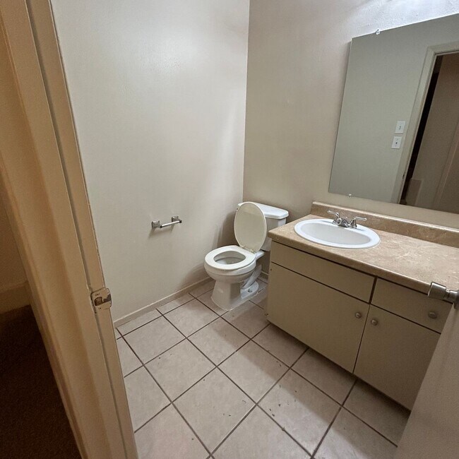 Building Photo - 7206 Creekside Dr