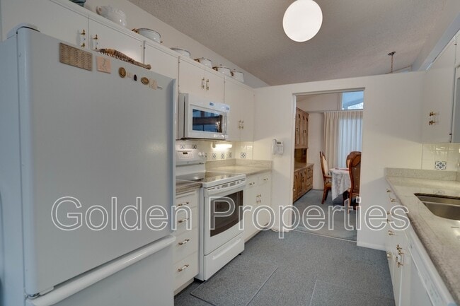 Building Photo - 1415 Crestline Dr