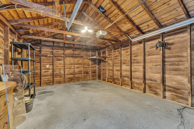 Building Photo - 715 Linda Vista St