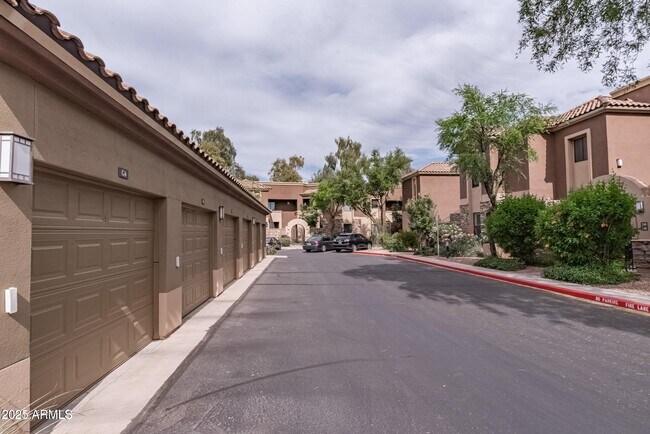 Building Photo - 7027 N Scottsdale Rd