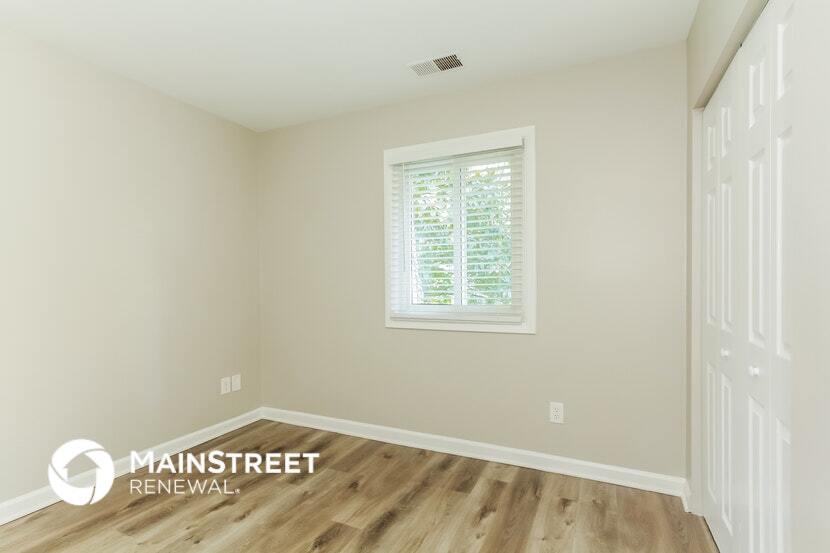 Building Photo - 2028 Knickerbocker Dr