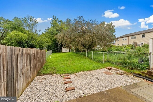 Building Photo - 553 Blaker Dr