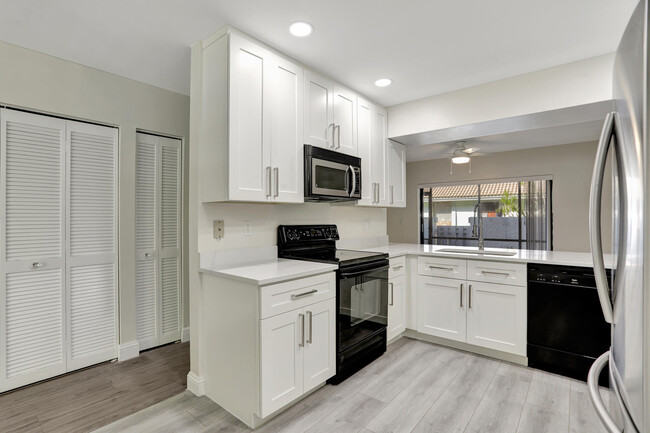 Building Photo - 9775 Riverside Dr