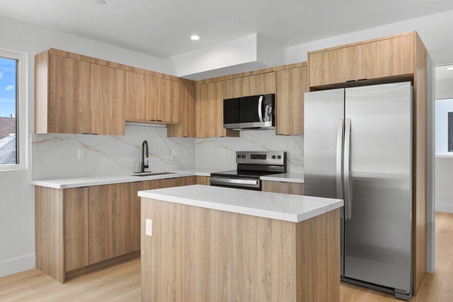 Building Photo - 3208 W 18th St