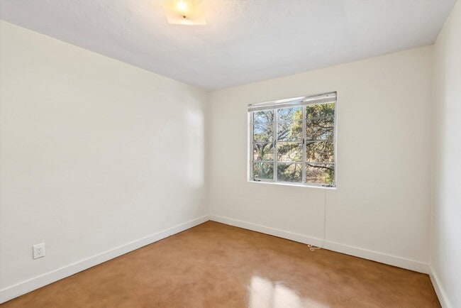 Building Photo - 2604 N Martin Ave