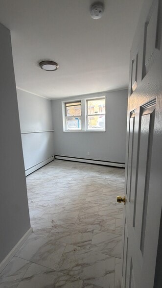 6 Rutgers Ave Bsmt - 8 Rutgers Ave