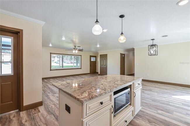 Building Photo - 1846 SE Lake Weir Ave