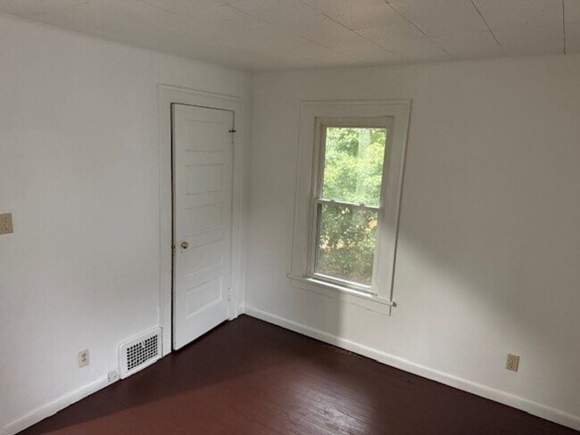 Building Photo - Charming 4-Bedroom Single Family Home for Rent!