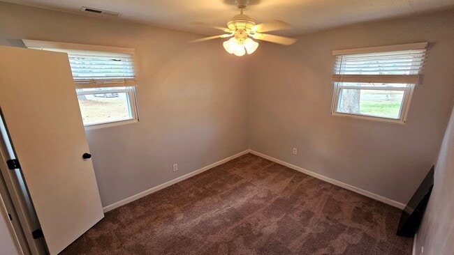 Building Photo - 3 BD 2 BA in Shamrock Village