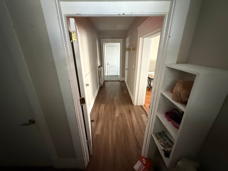 Building Photo - 804 W Oregon St