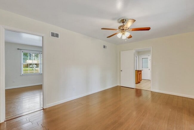 Building Photo - 12473 Northwood Rd