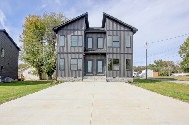 Primary Photo - 226 3rd St