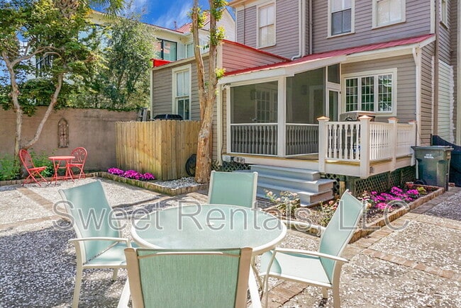 Building Photo - 6 Wentworth St