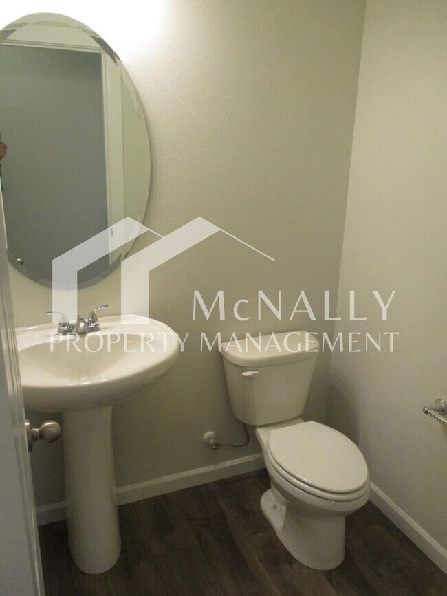 Building Photo - 3 Bedroom, 2.5 Bathroom Andasio Villiage Home in Port Orchard