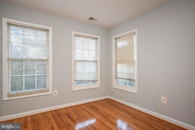 Building Photo - 1303 Cameron Hill Ct