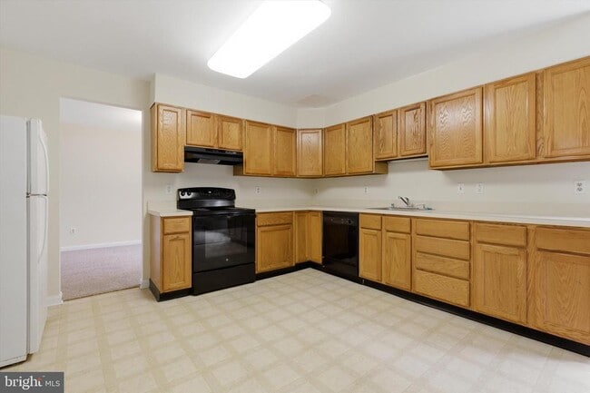 Building Photo - 9530 Hallhurst Rd