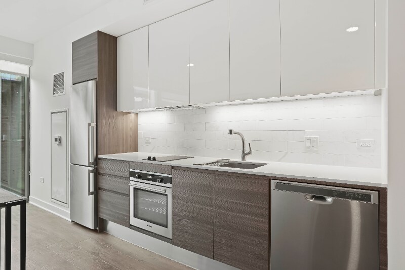 Building Photo - 227 W Hubbard St