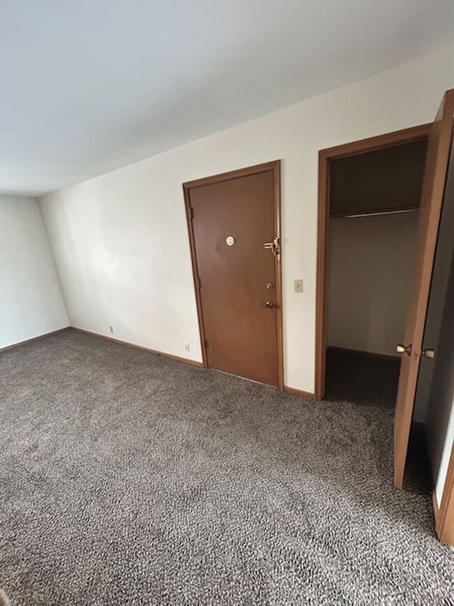 Building Photo - Beautiful 2 Bedroom Apartment in the heart...
