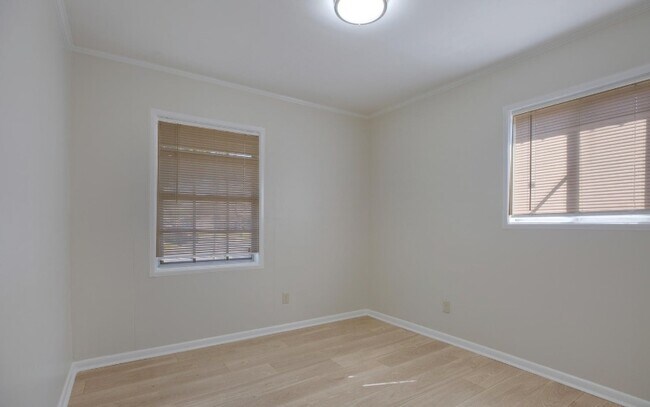 Building Photo - 701 Churchill Dr