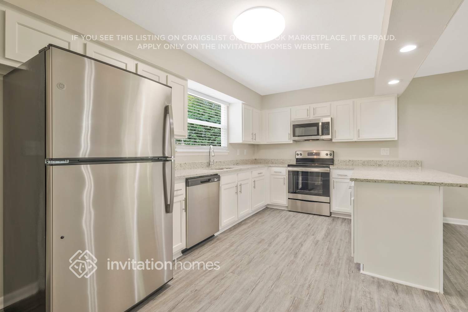 Building Photo - 2733 River Oak Dr