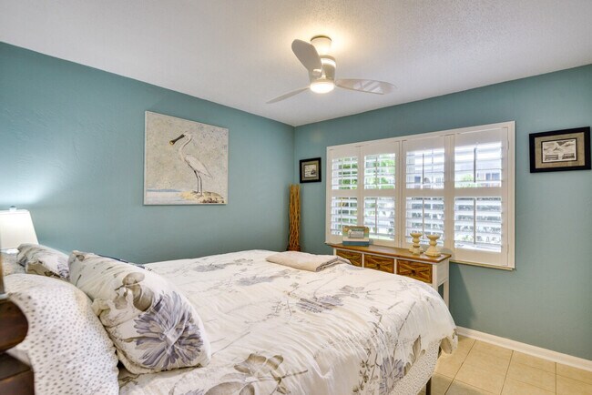 Building Photo - 3800 Saxon Dr