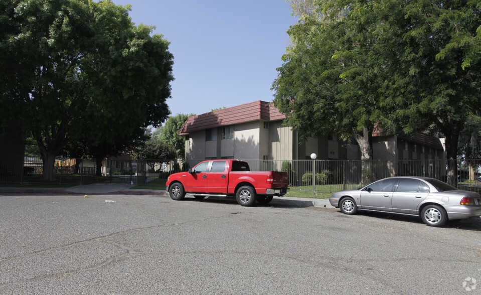 Primary Photo - Waterman Apartments