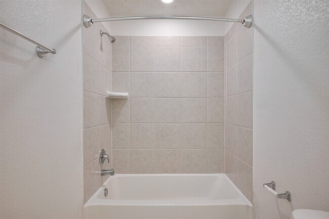 Building Photo - 5011 Pine Ridge Knoll Ct