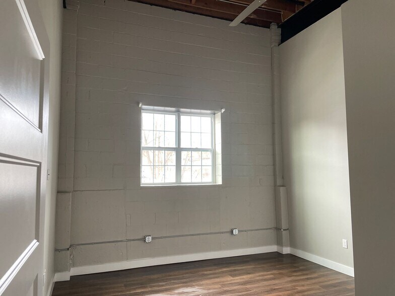Building Photo - 108 Adams St