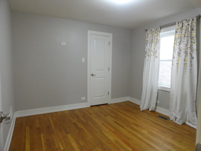 Building Photo - 1410 Maple Ave