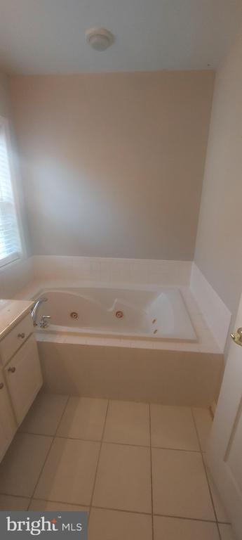 Building Photo - 10210 Sherman Heights Pl