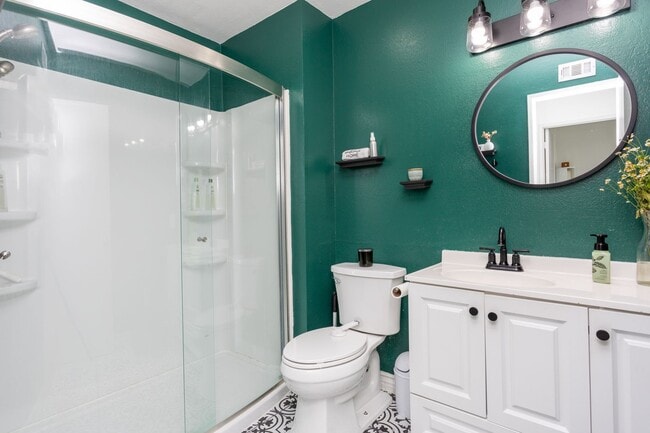 Building Photo - 3 bed 2 bath Townhouse located in South Coast Metro