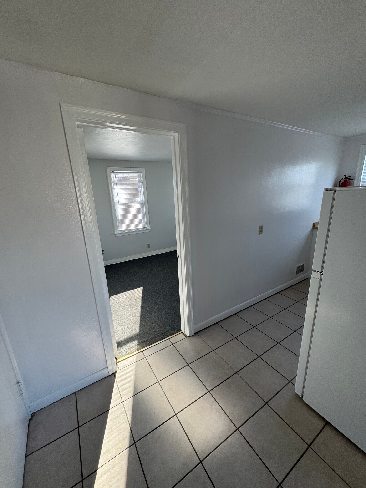 Building Photo - 142 Cayuta St