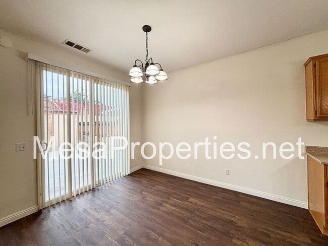 Building Photo - 12261 Luna Rd