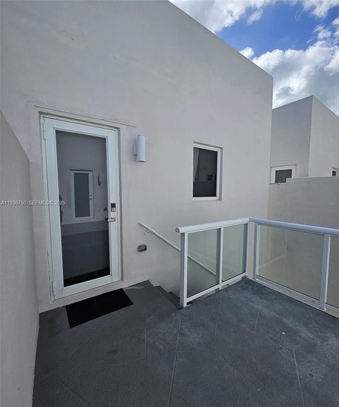 Building Photo - 6410 NW 105th Pl