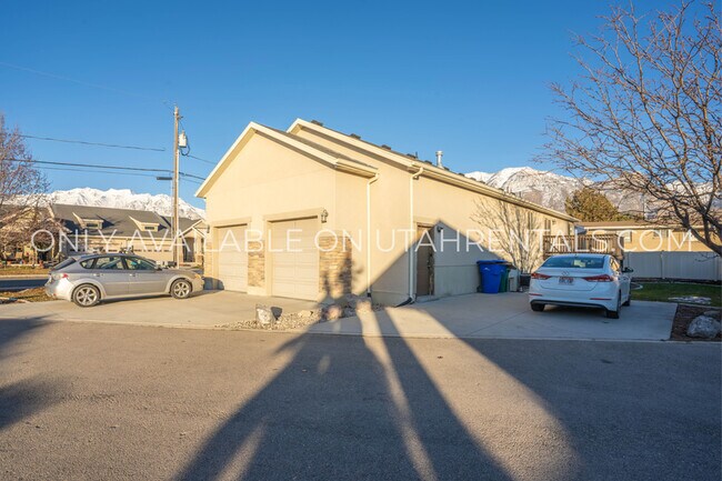 Building Photo - 698 1600 S