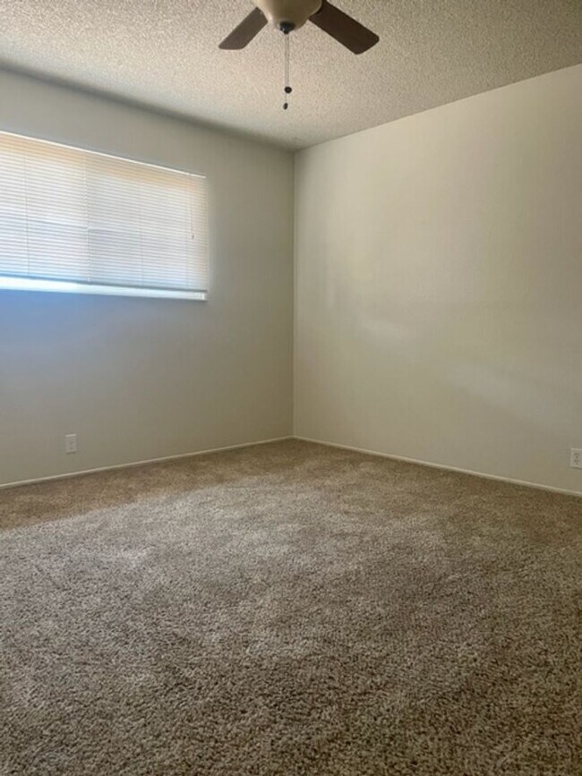 Building Photo - Charming house in an established quiet neighborhood in a court