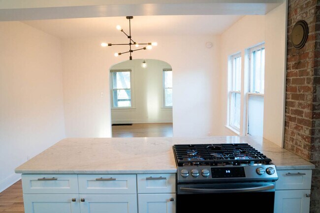 Building Photo - Lovely, Renovated Vintage 3 BR Home! Off-Street Parking, Covered Porch & Patio; Dogs Ok!