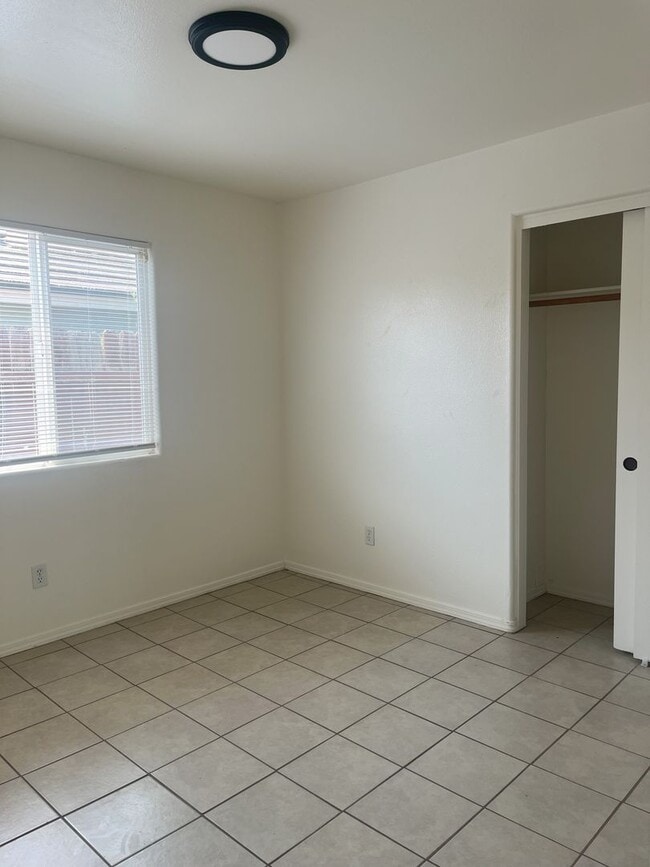 Building Photo - Spacious 4 Bedroom, 2 Bathroom Home | Avai...