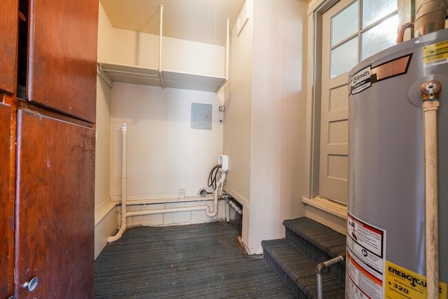 Building Photo - 1405 Edgemoor Dr