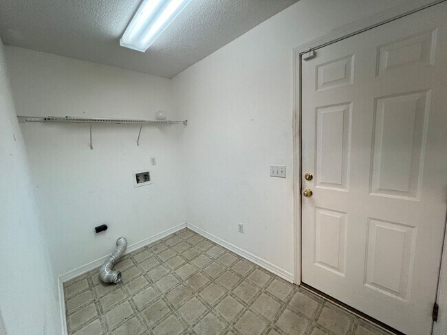 Building Photo - Pace - Spencer Oaks Landing - 4 bedroom, 2...