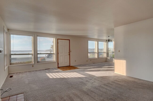 Building Photo - Waterfront Condo with 2 car garage