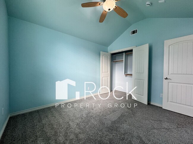 Building Photo - 3 Bedroom Home in North Norman with New Carpet **Move in by January 1st and enjoy HALF OFF your f...