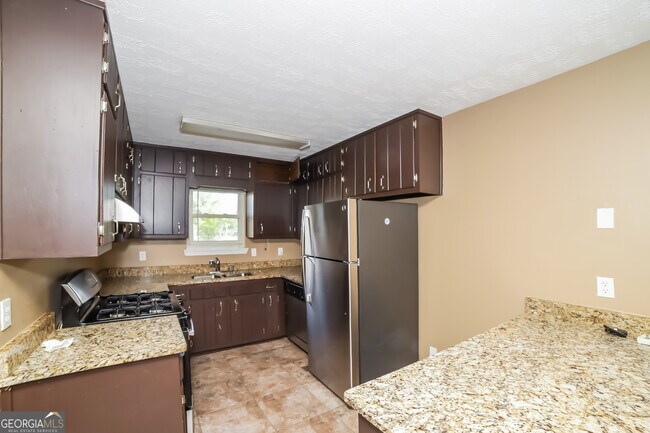 Building Photo - 4872 Pebblebrook Dr