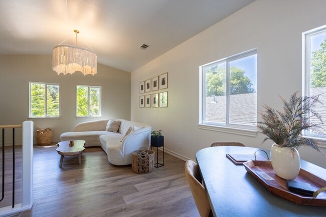 Building Photo - Ultra Unique Chico Tree House in The Avenues