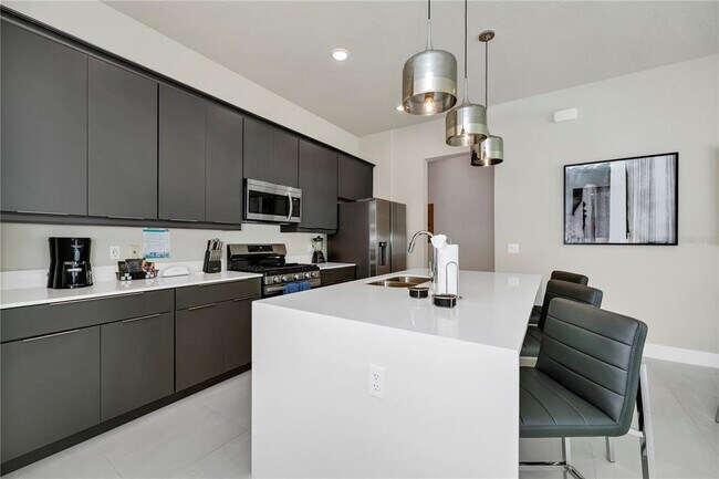 Building Photo - 7740 Sandy Ridge Dr